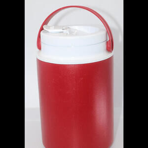 Vintage Red Thermos #38606 With Handle 1/2 Gallon 2 Litres Made in the U.S.A.